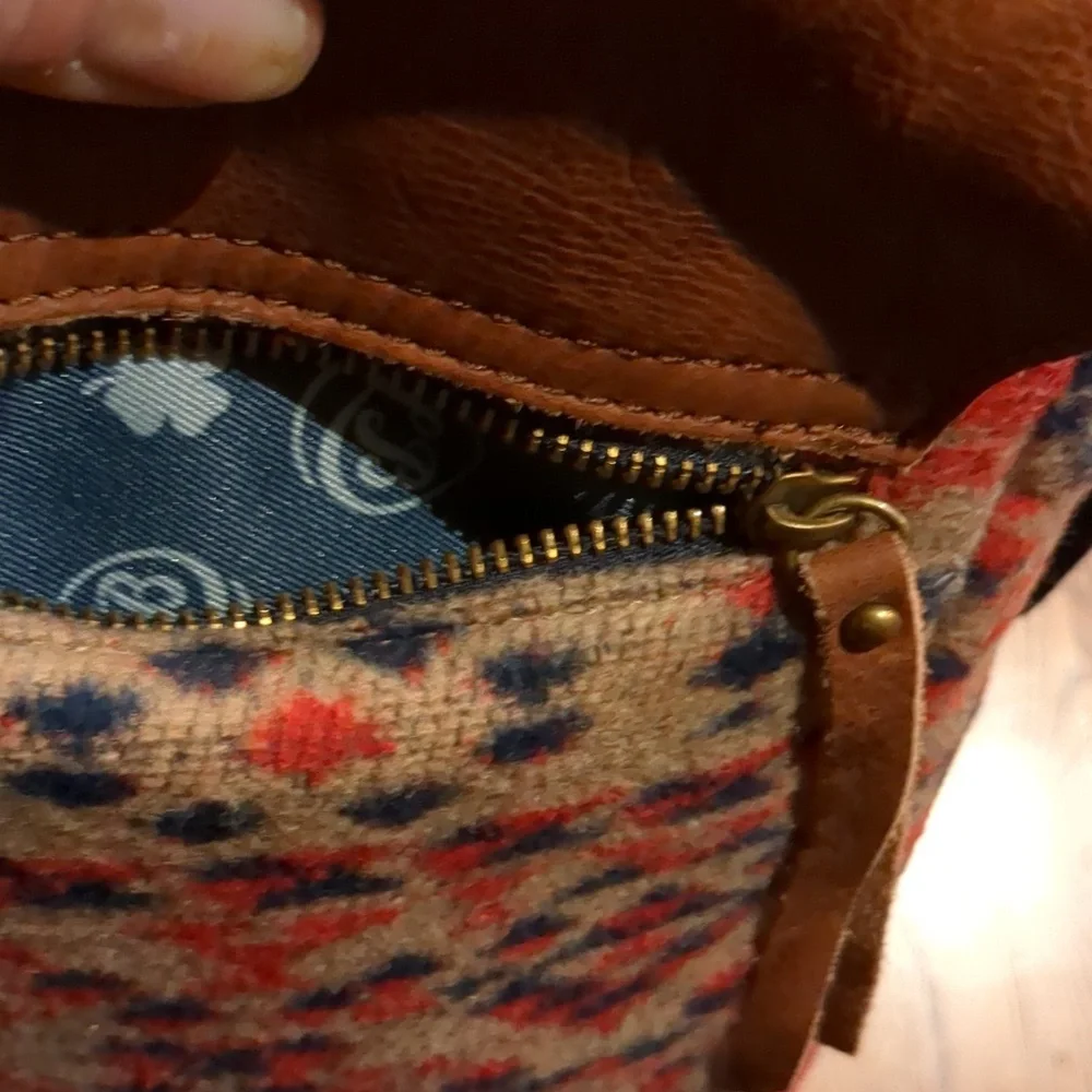 Lucky Brand southwestern crossbody with gold and leather details
